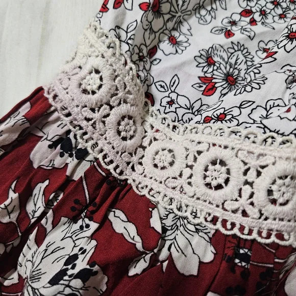 Umgee Floral Bell Sleeve Blouse With Crochet Lace Trim Size Medium - Picture 9 of 9
